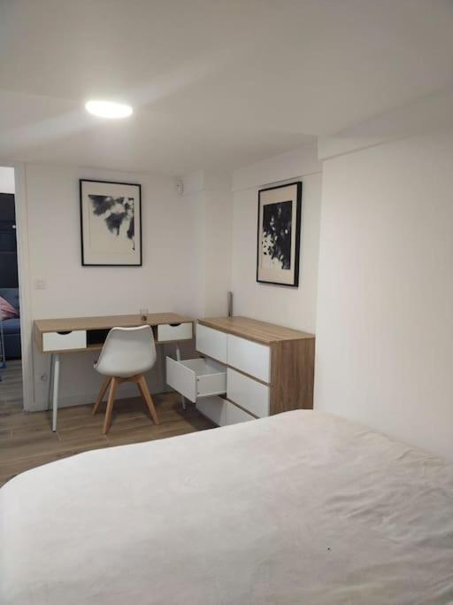 2 Piece Avec Terrasse Ensoleille Διαμέρισμα Suresnes Εξωτερικό φωτογραφία