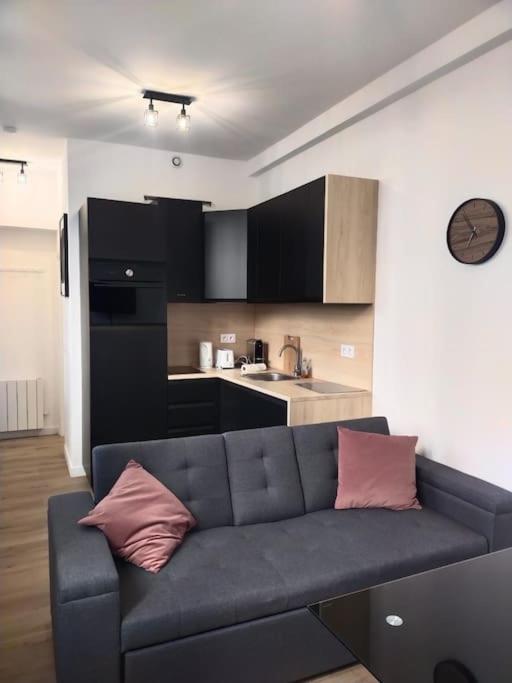 2 Piece Avec Terrasse Ensoleille Διαμέρισμα Suresnes Εξωτερικό φωτογραφία