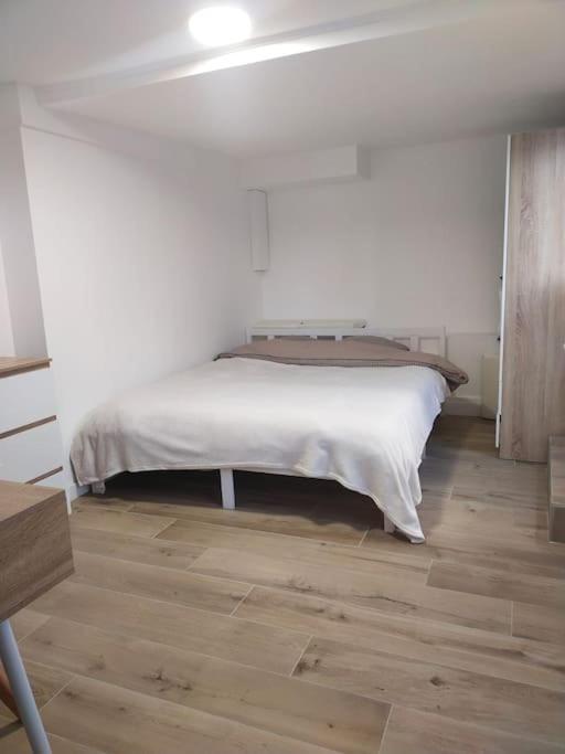 2 Piece Avec Terrasse Ensoleille Διαμέρισμα Suresnes Εξωτερικό φωτογραφία