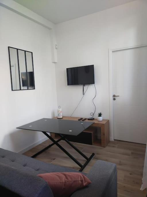 2 Piece Avec Terrasse Ensoleille Διαμέρισμα Suresnes Εξωτερικό φωτογραφία