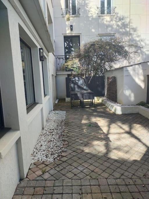 2 Piece Avec Terrasse Ensoleille Διαμέρισμα Suresnes Εξωτερικό φωτογραφία
